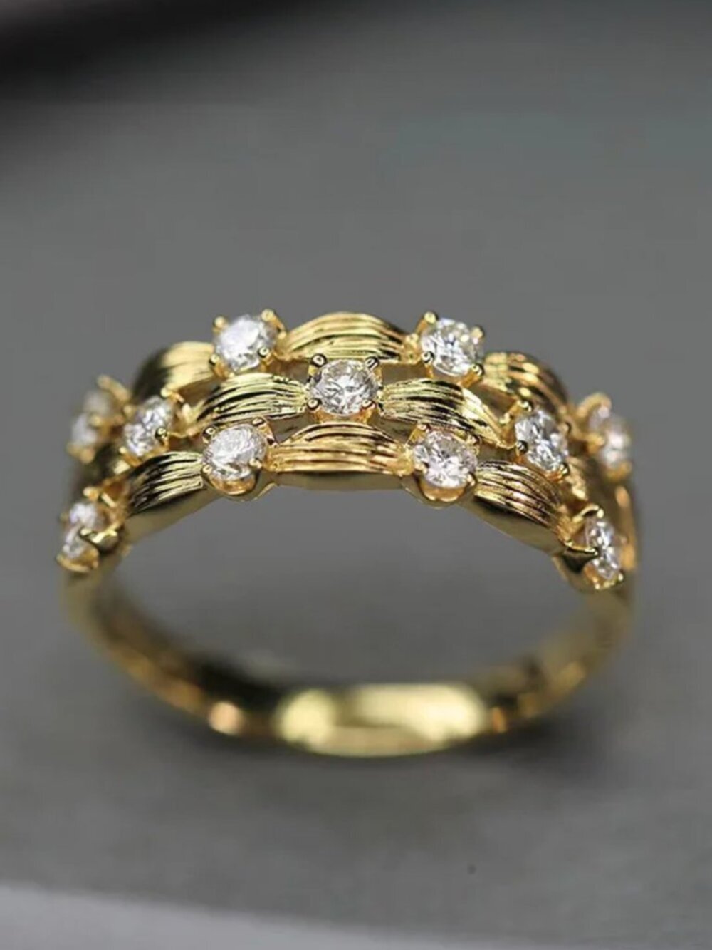 NEW 18k Yellow Gold Diamond Textured Ring Band